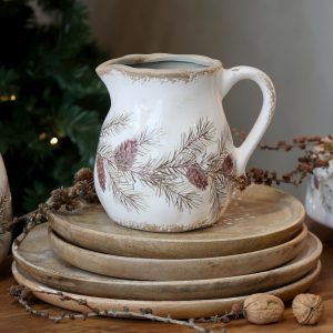 Chic Antique kannu kuusenoksilla ja kävyillä